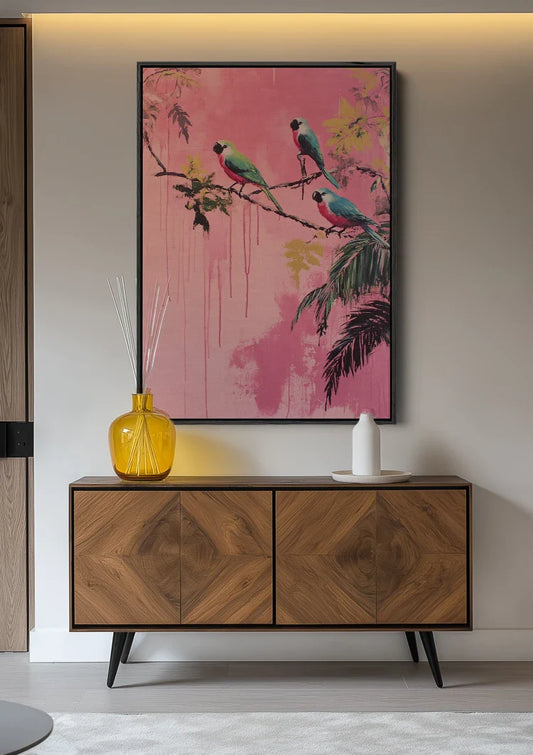Tropische papegaaien canvas schilderij aan de muur boven het bed in de slaapkamer
