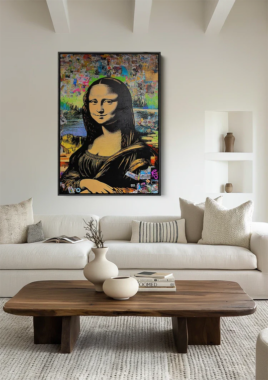 De kleurrijke Mona Lisa canvas schilderij aan de muur in de hal