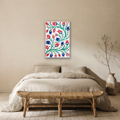 Ottomaanse tulpen canvas schilderij aan de muur boven het bed in de slaapkamer