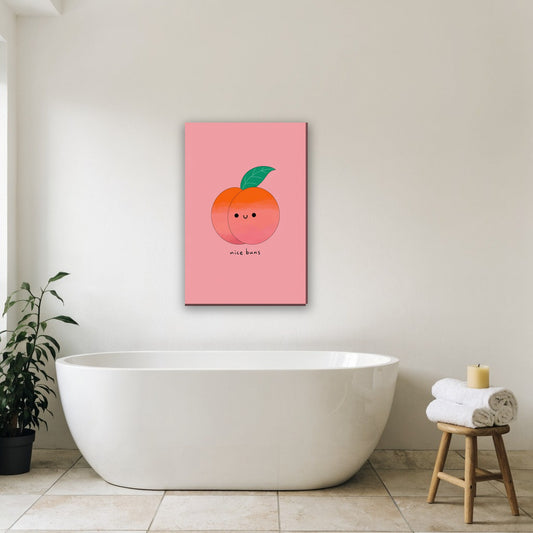 Perzik met een knipoog canvas schilderij aan de muur in de badkamer boven het bad
