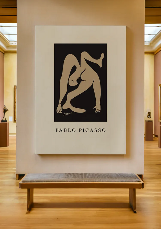 Abstracte Picasso figuur canvas schilderij hangt aan de muur in de hal