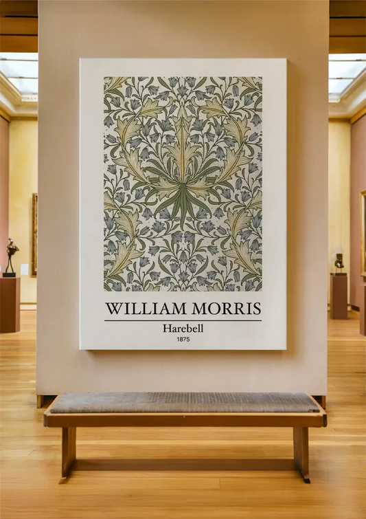 William Morris Harebell canvas schilderij hangt aan de muur in de lichte hal