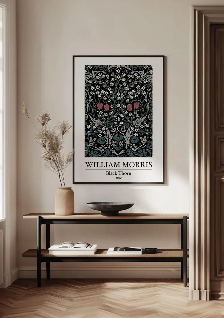 William Morris Black Thorn Dunkelblau Weiße Blumen Rosa Akzente Gemälde