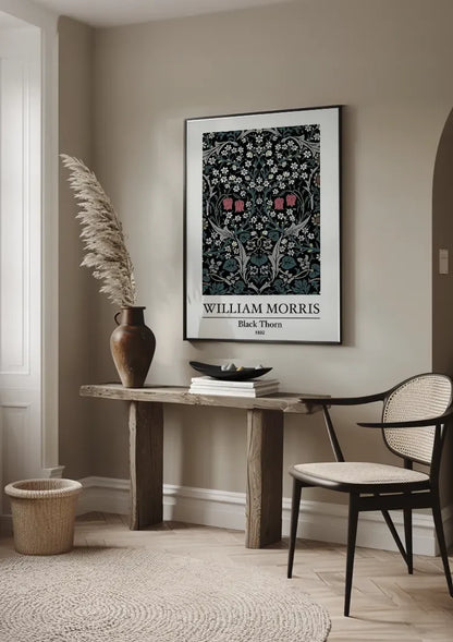William Morris Black Thorn Dunkelblau Weiße Blumen Rosa Akzente Gemälde