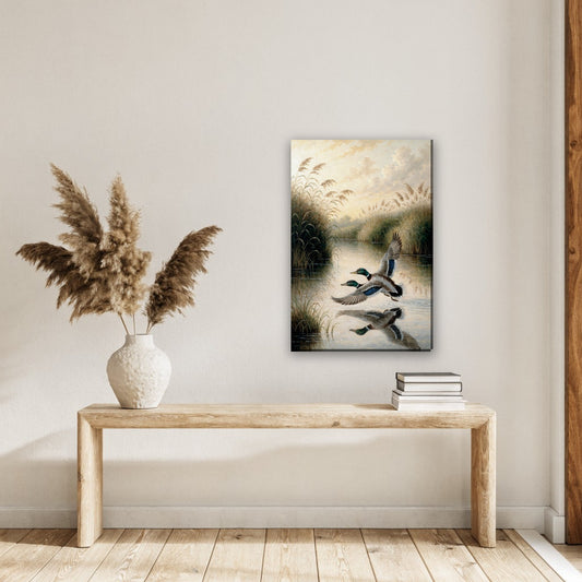 Wilde eenden boven de plas canvas schilderij aan de muur in de hal boven een houten bank