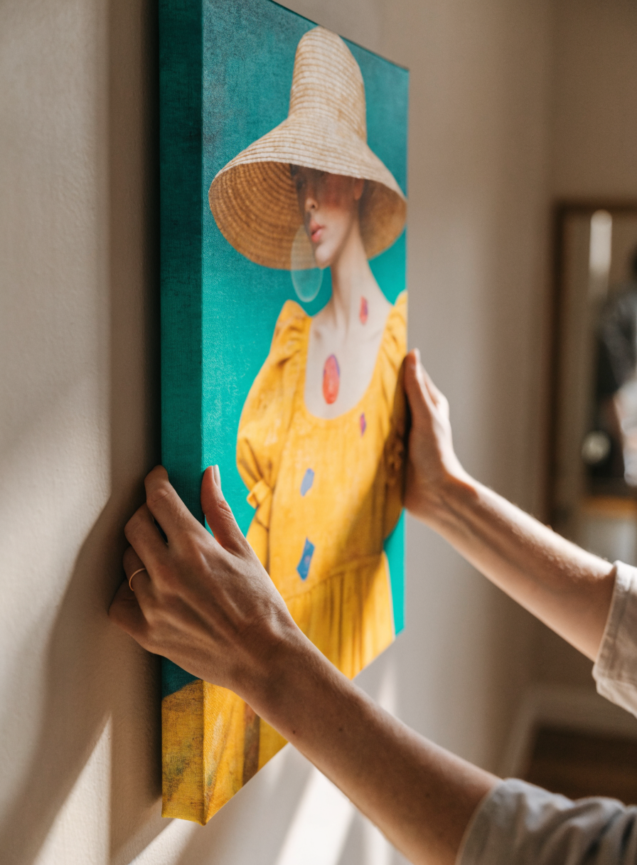 Canvas schilderij zonder lijst wordt opgehangen
