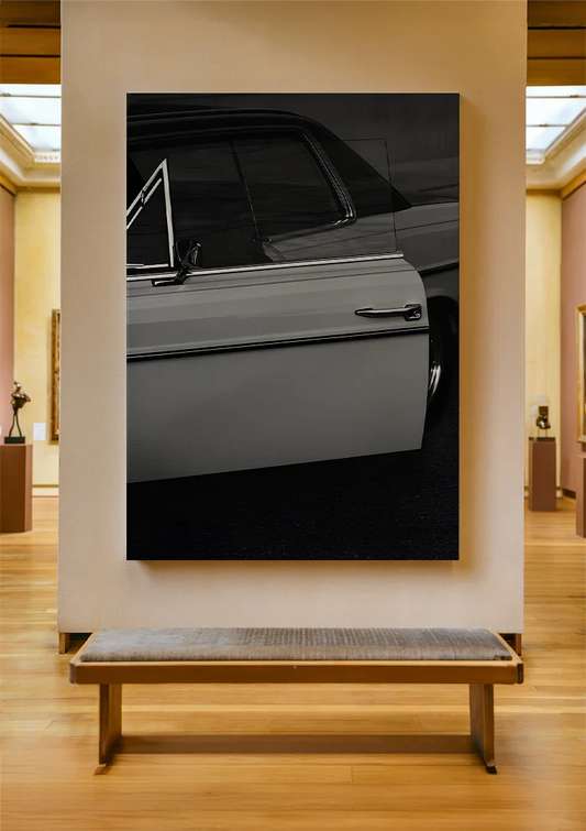 Vintage Auto in Schwarz-Weiß Leinwandbild an der Wand im Flur