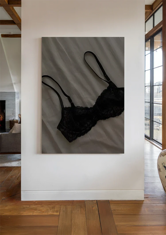 Sensueel stilleven met kanten lingerie canvas schilderij aan de muur in de hal