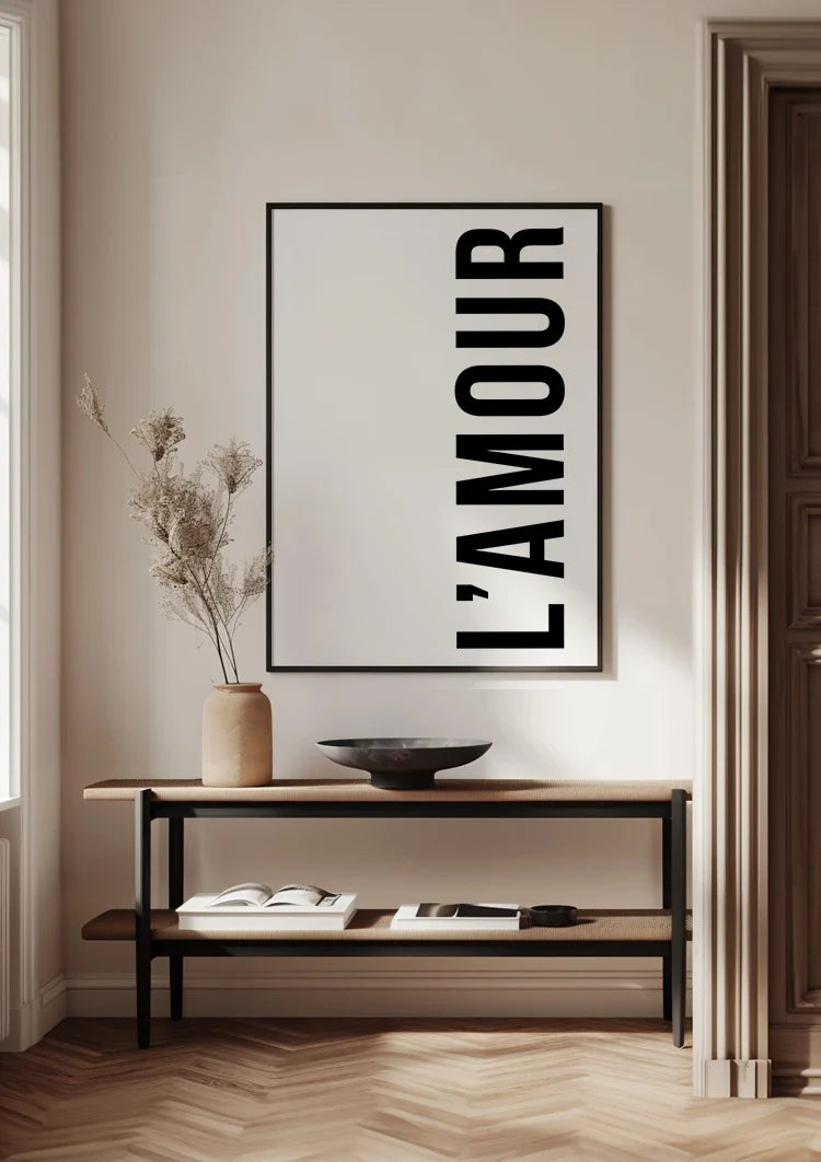 L'AMOUR Text Typografie Vertikale Buchstaben Schwarz Weiß Minimalistisches Gemälde