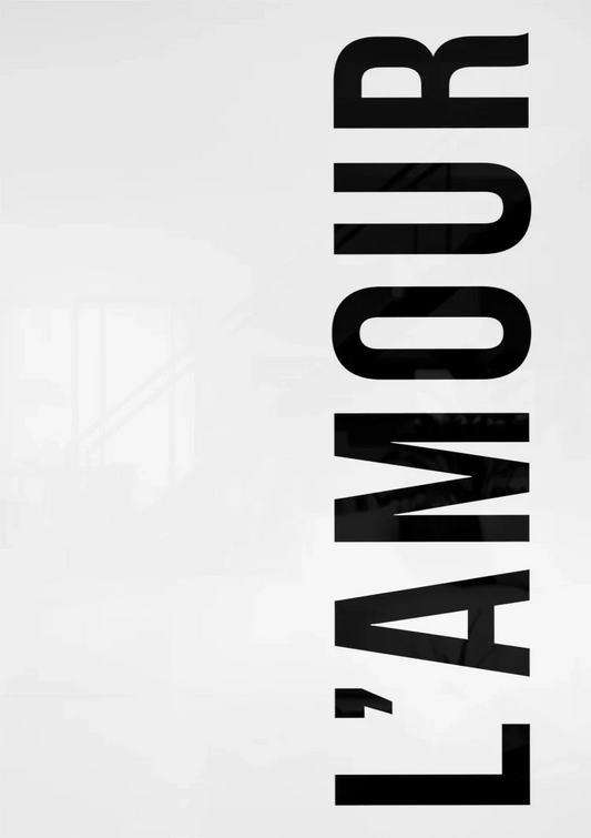L'amour typografie canvas schilderij aan de muur boven het bed in de slaapkamer